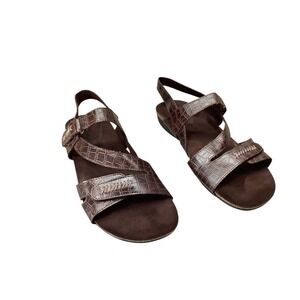 Easy Street Womens 9.5M Brown Strappy Flat Sandals